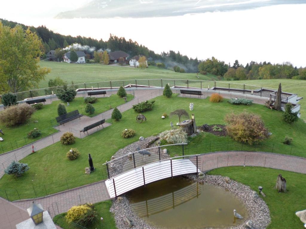 Hotel Amaten Brunico Kültér fotó