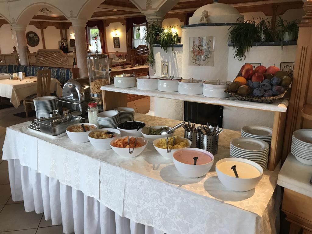 Hotel Amaten Brunico Kültér fotó