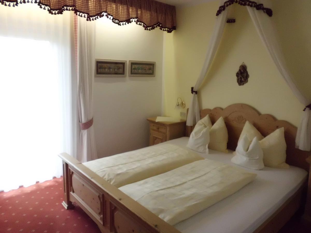 Hotel Amaten Brunico Kültér fotó