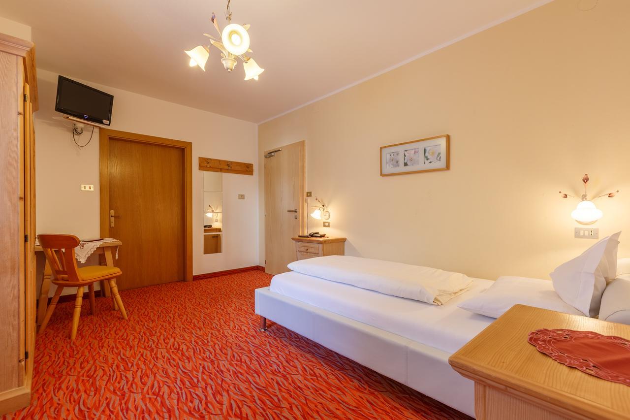 Hotel Amaten Brunico Kültér fotó