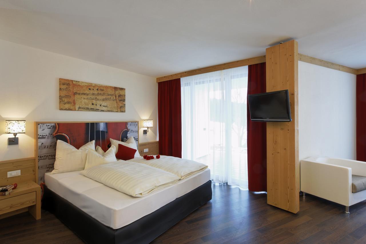 Hotel Amaten Brunico Kültér fotó